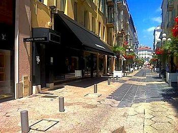 Appartement Studio Hyper-centre Rue Paradis *